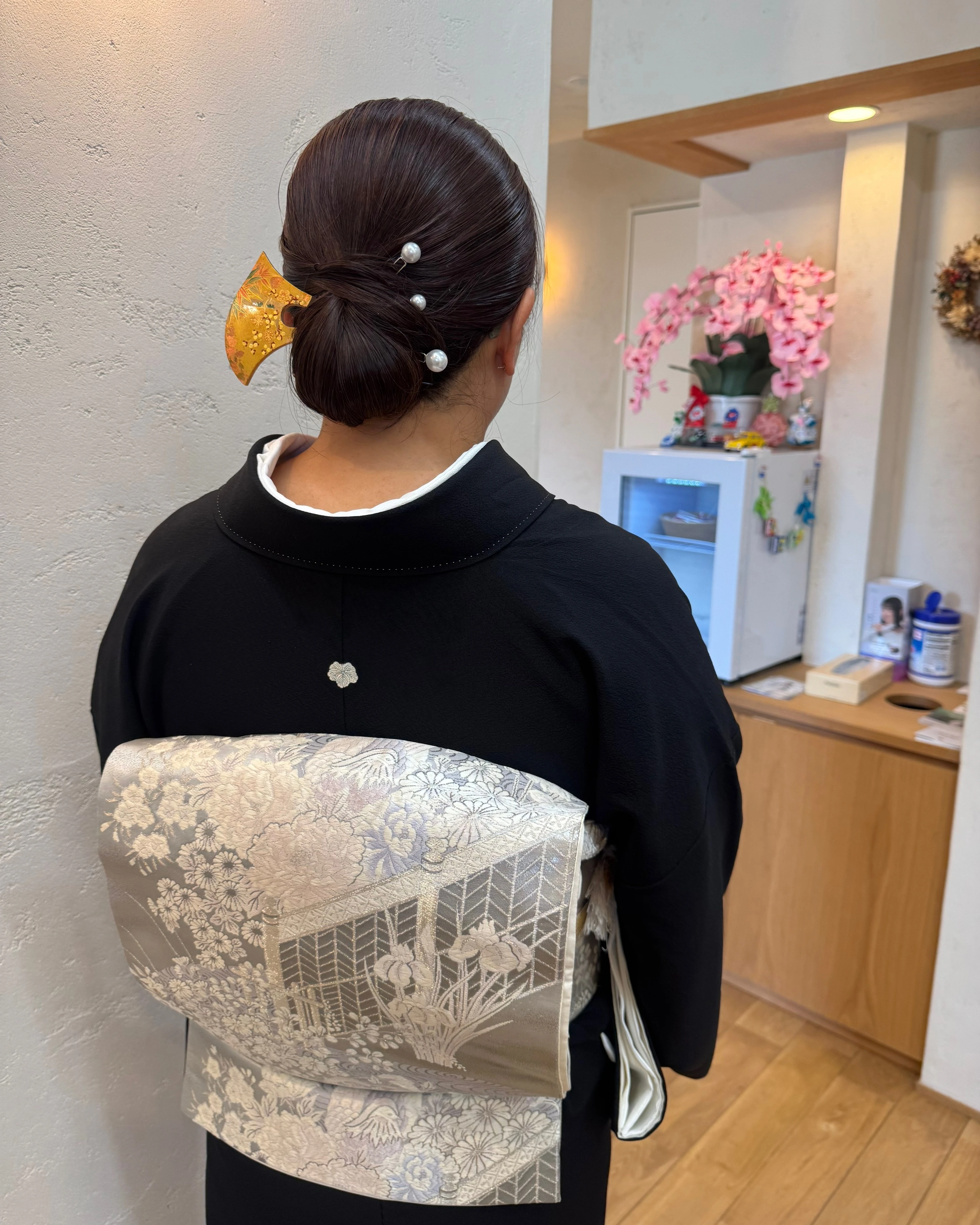 美しい色留めと黒留めで彩る、特別なあなたの成人式を