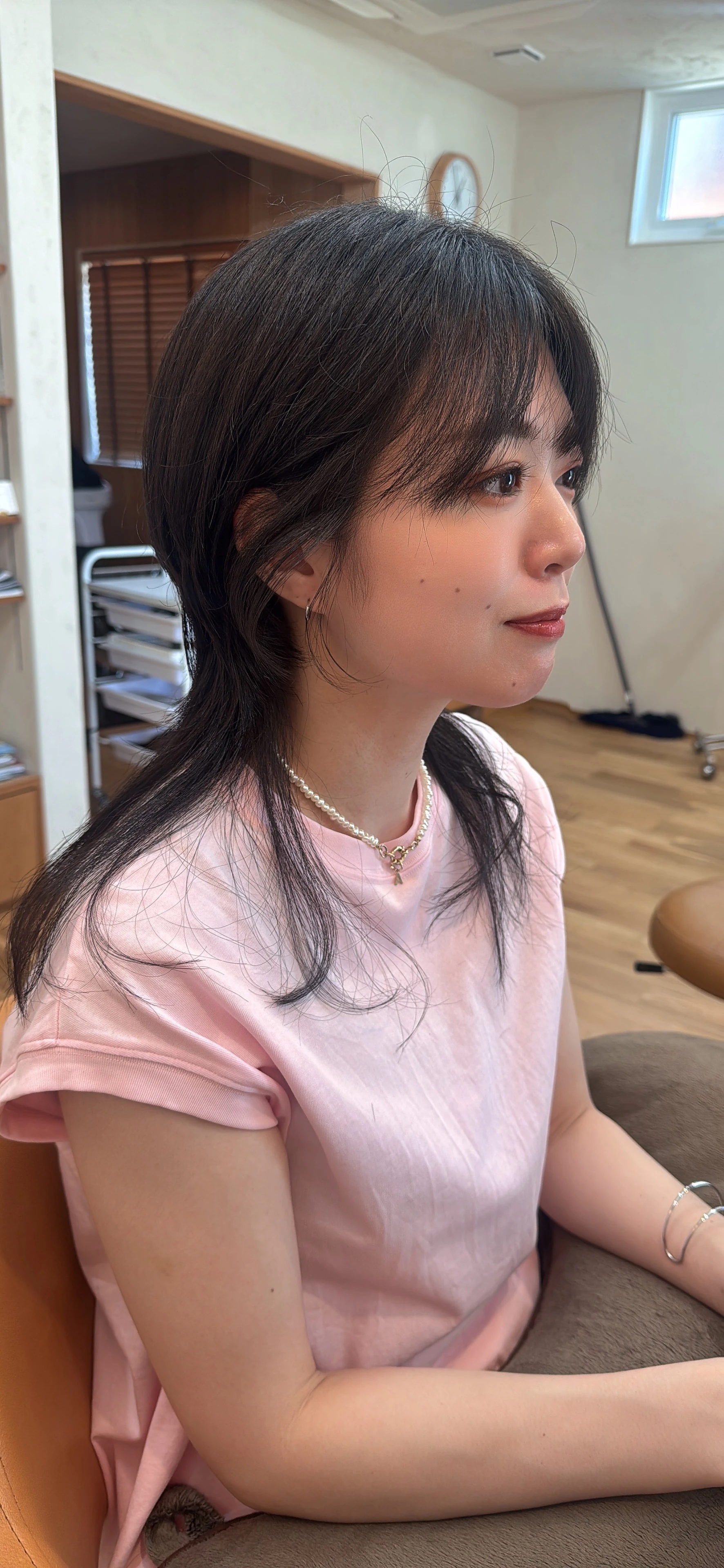 新しい自分を発見するロングウルフカット！