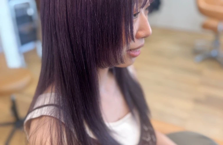 夏はロングヘアにカラートリートメントで軽やかさを！